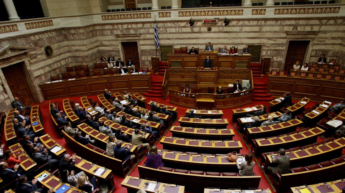 Κινητικότητα στις τάξεις των ανεξάρτητων βουλευτών ενόψει της αυριανής ψηφοφορίας